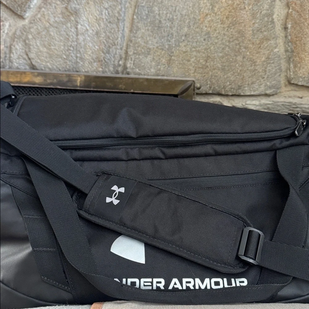 Under Armour Black Duffel Bag unisex size medium